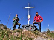 02 Alla croce di vetta di Cima di Mezzeno dedicata a Papa Giovanni Paolo II (2230 m)